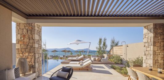 W Costa Navarino