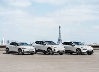 La gamme Polestar France devant la Tour Eiffel