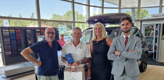Remise de la montre Oris BMW Golf Cup France