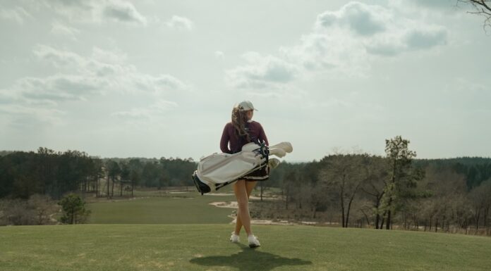 Wilson Aurora : un set special Ladies qui ne sacrifie pas à la performance Wilson Aurora 2026 golfeuse