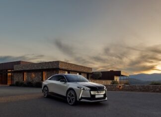 DS N°8 : le voyage golfique électrique commence maintenant DS Automobiles DS N°8