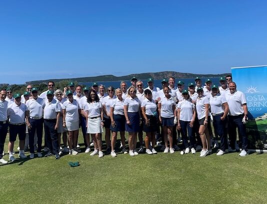 le groupe des heureux participants à la 2ème Costa Navarino Golf Cup