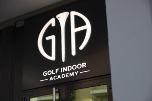Nice 700 m2 de golf indoor